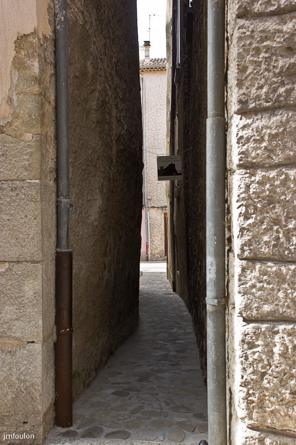 castellane-041.jpg - Castellane - Traverse du Palais de Justice