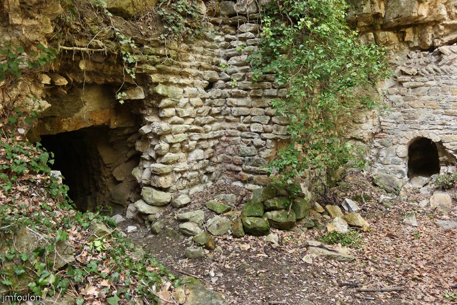 st-donat-haut-34web.jpg - St Donat le Haut - L'entrée du tunnel, le mur Nord/Ouest