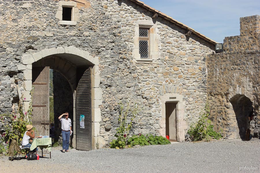 ch-tallard-inter-006.jpg - Le châtelet d'entrée vu de l'intérieur.