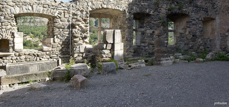 ch-tallard-inter-044.jpg - Ouvertures donnant au Sud/Est sur la Durance.