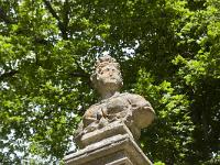 chateau-javon-021-2  Château de Javon - Le buste au dessus du portail vu précedemment