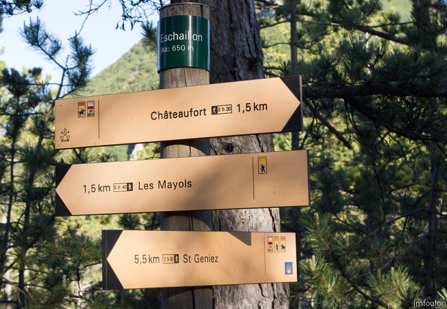 rav-terre-basse-04.jpg - Nous sommes à l'Eschaillon (650 m) - Direction Saint Geniez (1120 m)