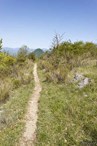 rav-terre-basse-31.jpg - Le sentier en arrivant au petit col qui passe au pied de Gourras