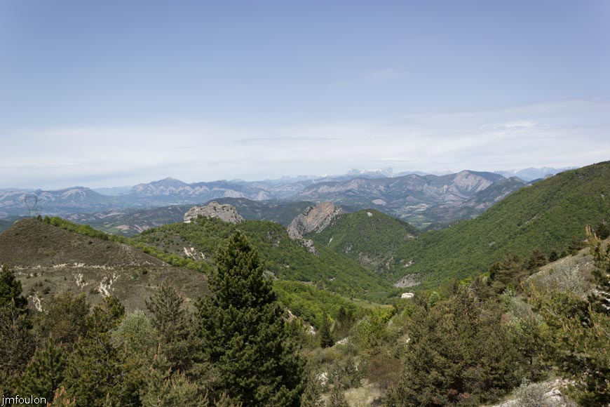 rav-terre-basse-54.jpg - Vue vers le Nord depuis le Pas de l'Echelle (pour voir le nom des montagnes et leur altitude voir la photo suivante) Nous allons descendre en bas dans le Ravin de Terre Basse