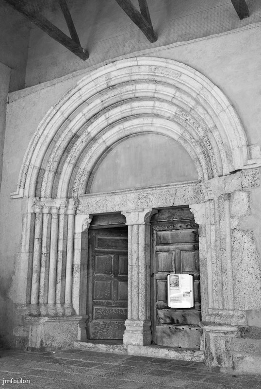 chorges-15-2.jpg - Eglise St Victor (XIIe siècle) - Le grand portail