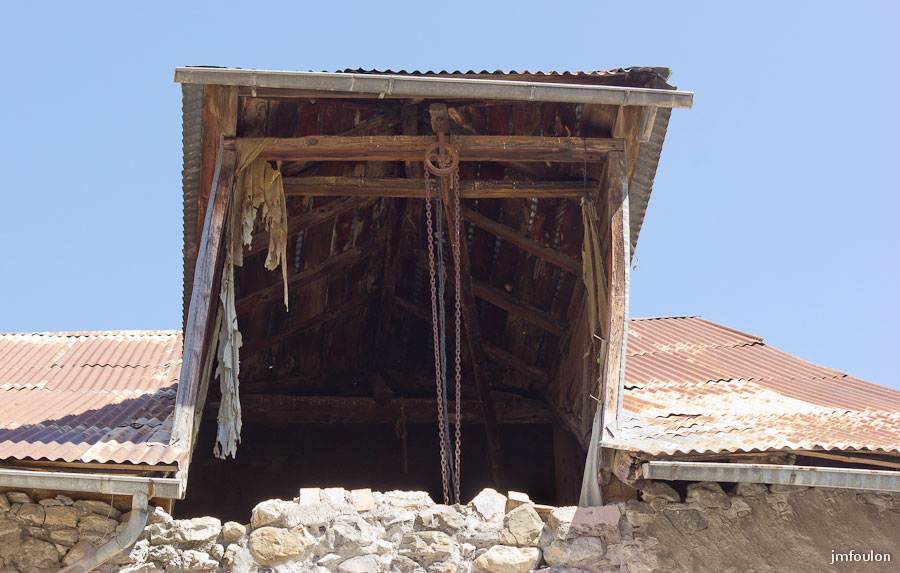 chorges-39.jpg - Le vieux bourg de Chorges - Chien assis