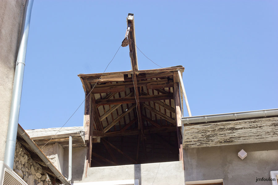 chorges-40.jpg - Le vieux bourg de Chorges - Chien assis