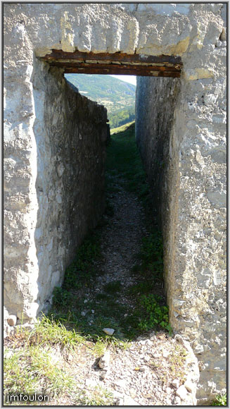 cita-61web.jpg - Passage vers l'est du bastion dans la muraille