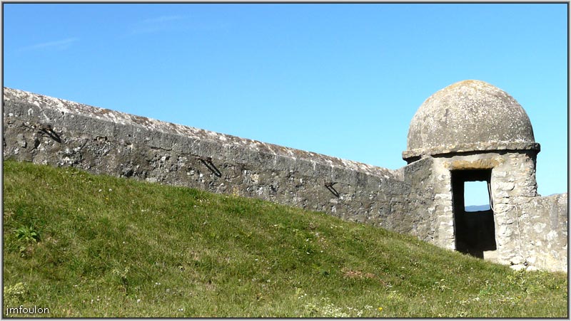 cita-62web.jpg - Guérite nord-ouest du bastion du Buech