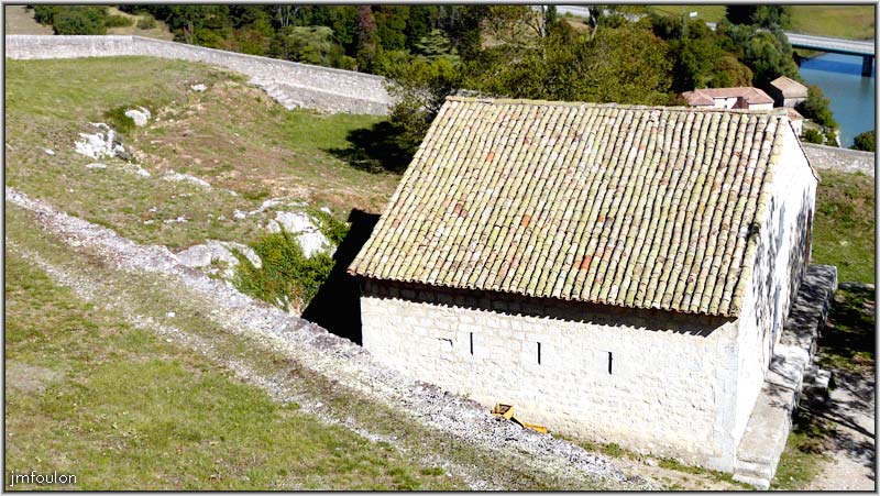 cita-73web.jpg - La poudrière. Mur sud et ses trois meurtrières