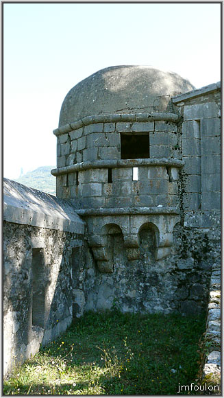 cita-79web.jpg - Grande guérite (XVIème) qui commandait le glacis nord