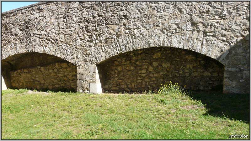 cita-98web.jpg - Rempart nord entre les deux casemates