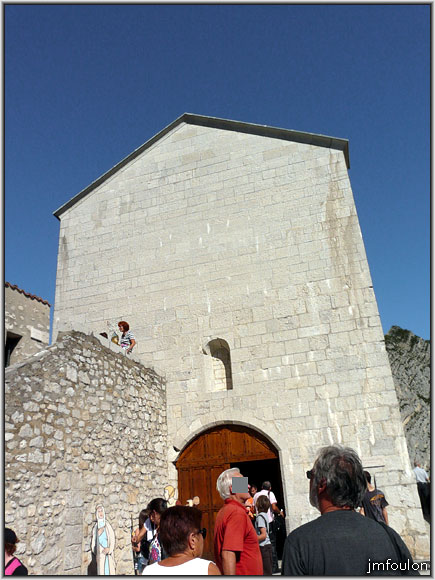 cita-211web.jpg - Façade ouest et entrée de l'édifice