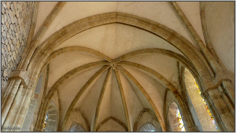 cita-217web.jpg - Le coeur de toute beauté ceint de sept ouvertures ornés de vitraux du maître-verrier Claude Courageux que nous allons voir maintenant