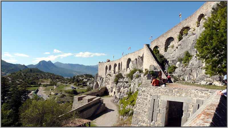 cita-185web.jpg - Accès au chemin de ronde depuis la 3ème enceinte