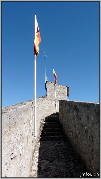 cita-190web.jpg - Autre vue vers l'est depuis le chemin de ronde