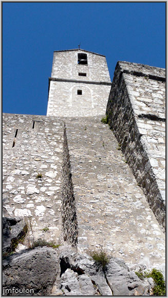 cita-205web.jpg - Le donjon (façade sud)