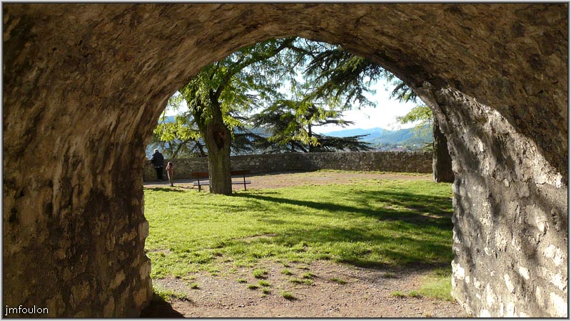 cita-03web.jpg - Voute sous la porte sud