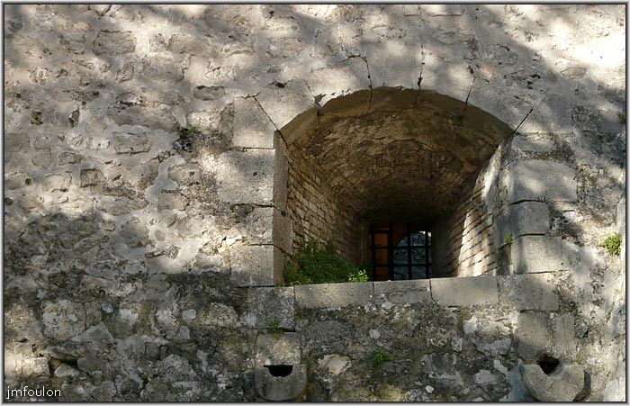 cita-07web.jpg - La même bouche à canon en symétrie dans les contreforts du bastion du Roy
