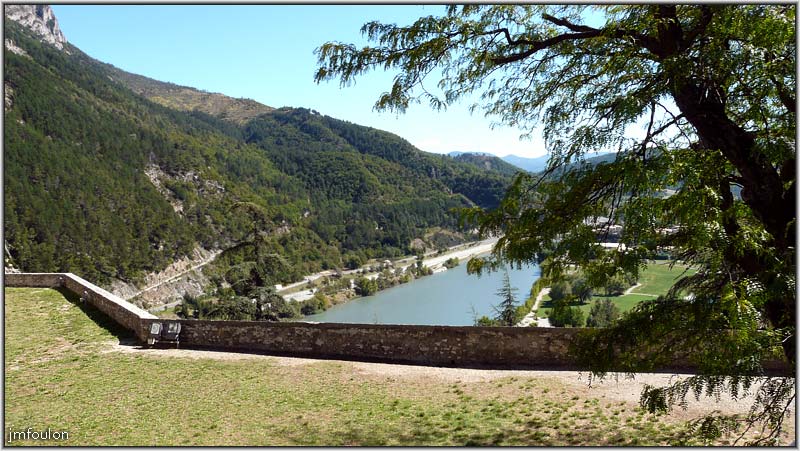 cita-181web.jpg - Vue sur la deuxième enceinte  (Est du bastion du Gouvernement)