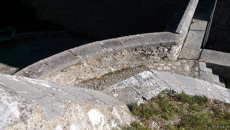 cita-28web.jpg - On arrive ici au dessus de la porte charretière nord du bastion du Roy (XIXème)