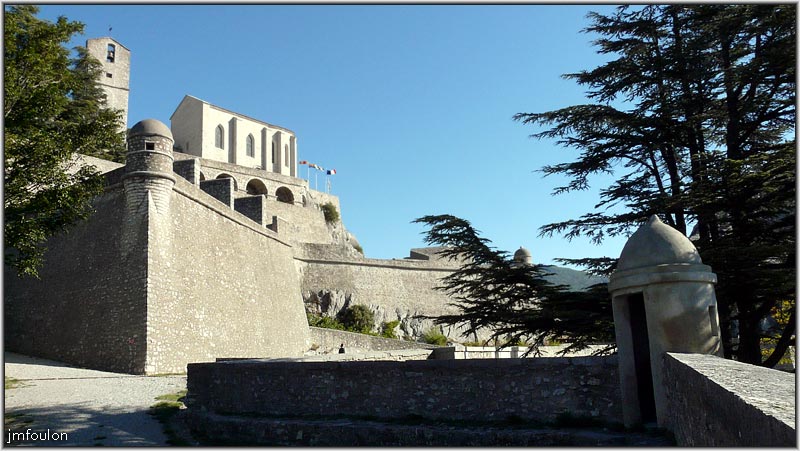 cita-34web.jpg - Vue d'ensemble sur la citadelle depuis le bastion du Roy