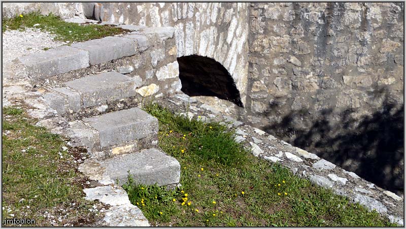 cita-40web.jpg - Accès aux courtines sud du bastion du Gouvernement