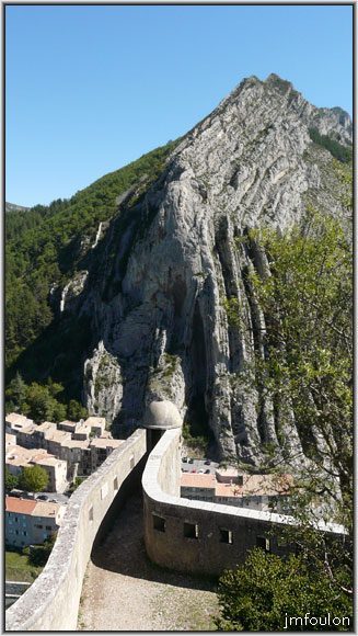 cita-139web.jpg - Autre vue de la guérite du Diable