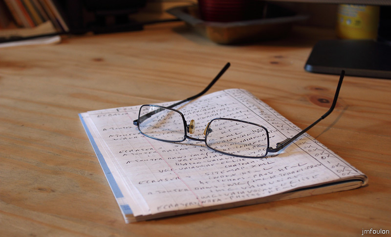 antre-02-web.jpg - Le bon vieux cahier de brouillon est toujours d'une grande utilité !