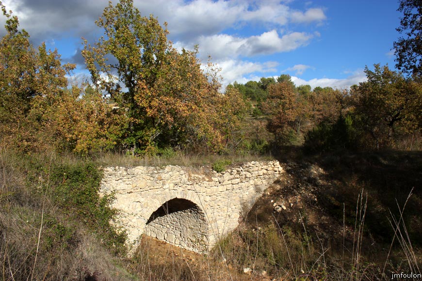 pont-route-sigonce-web.jpg - Pont sur l'ancienne route de Lurs à Sigonce (printemps 2012)