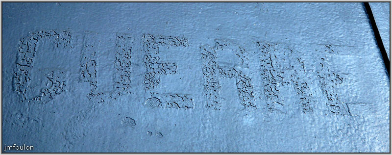 cita-guerre-web.jpg - Sur la porte charetière ouest de la Citadelle de Sisteron