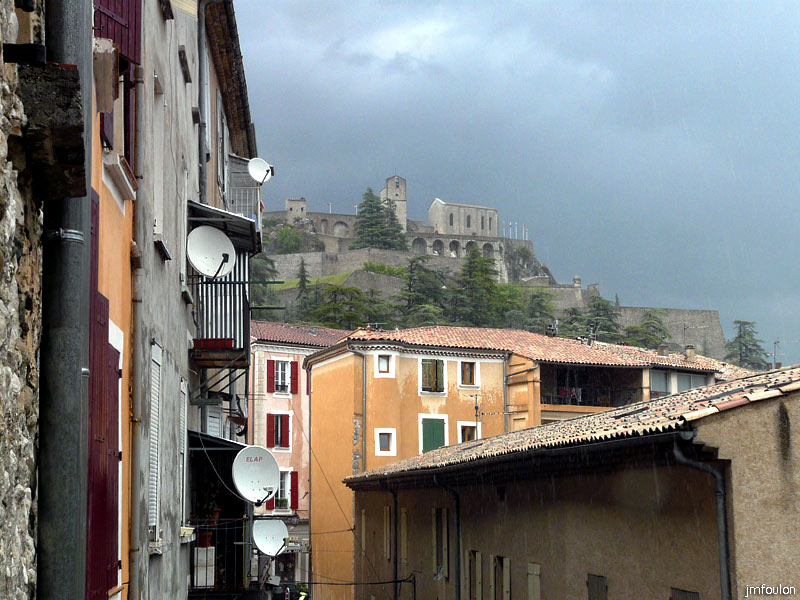 sisteron-orage-jalet2.jpg - De la fenêtre de ma cuisine - Orage en vue sur la citadelle