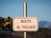 Enseignes et Panneaux  Route du Village - Mison les Armands