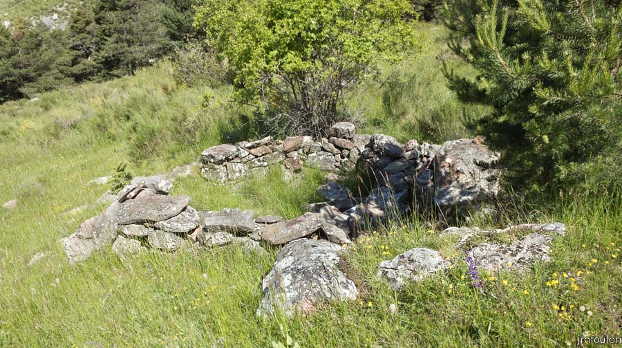 esparron-monges-071web.jpg - Abrit de pierres sèches