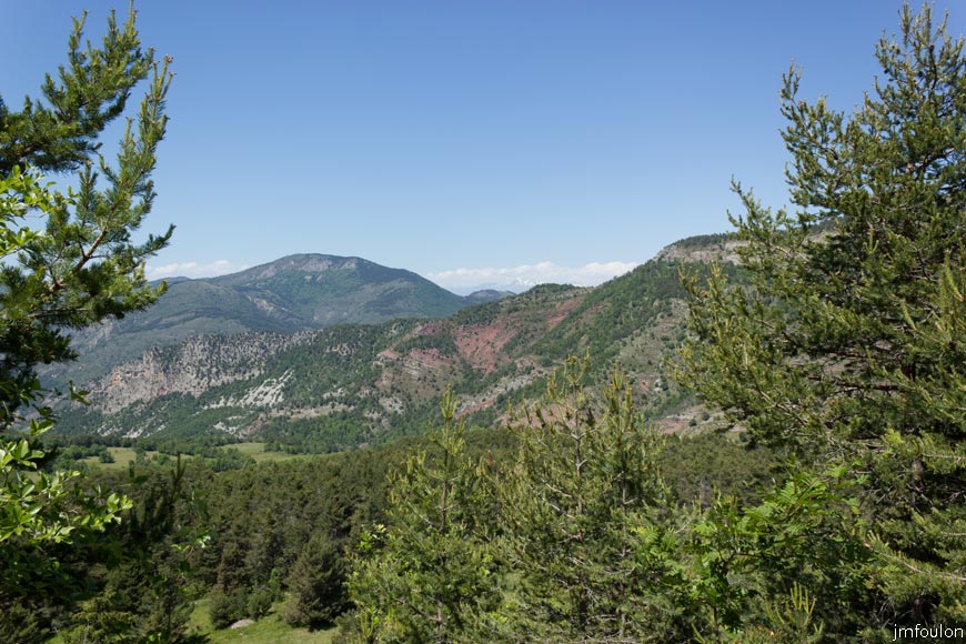 esparron-monges-098web.jpg - Vue vers l'Est depuis le sentier