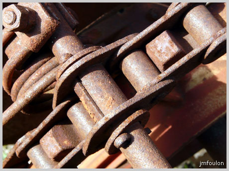 machine-01.jpg - Machine agrocole - Châteauneuf de Chabre