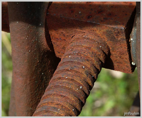 machine-03.jpg - Machine agrocole - Châteauneuf de Chabre