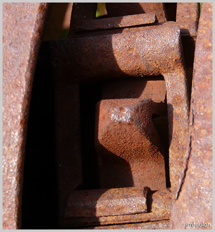 machine-04.jpg - Machine agrocole - Châteauneuf de Chabre