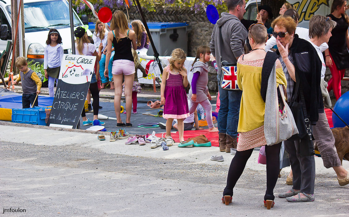 st-vincent-nature-jardin-018-2.jpg - Fête de la Nature et des Jardins - St Vincent sur Jabron - 04/05/14 - Ecole de Cirque