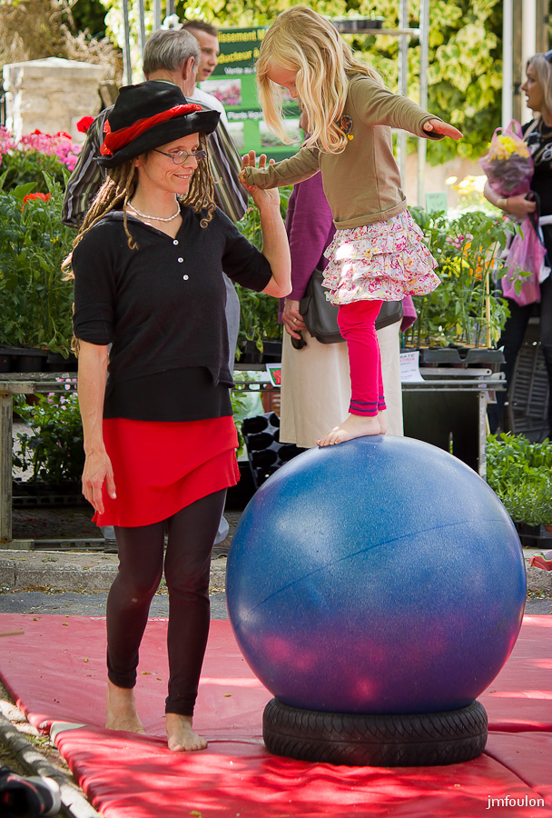 st-vincent-nature-jardin-037-2.jpg - Fête de la Nature et des Jardins - St Vincent sur Jabron - 04/05/14 - Ecole de Cirque