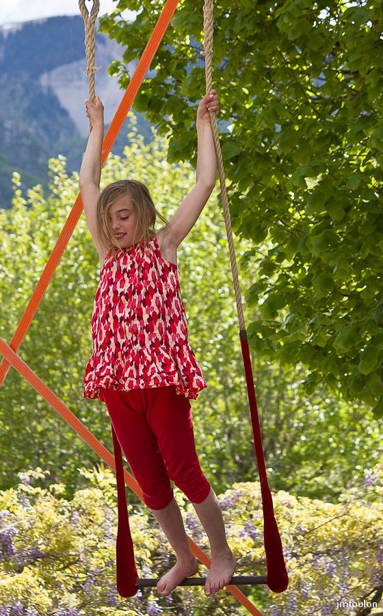 st-vincent-nature-jardin-041-2.jpg - Fête de la Nature et des Jardins - St Vincent sur Jabron - 04/05/14 - Ecole de Cirque