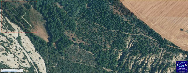 filature-00b.jpg - On l'aperçois encore très distinctement sur cette image satellite. Le chemin qui descend du champ, correspond à la partie jaune en zig-zag de l'image précédente