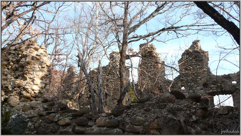 filature-26web.jpg - Vue de l'intérieur dans le renfoncement précedemment cité, vers l'est