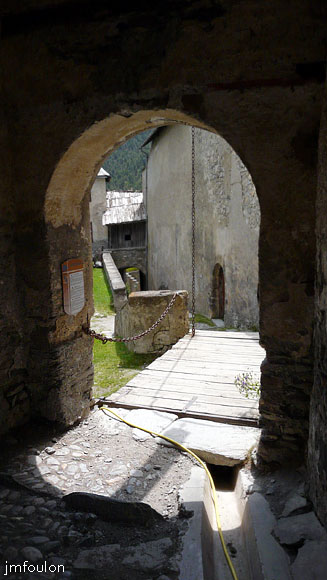 fort-queyras-135web.jpg - Fort Queyras - Pont-levis vu de l'intérieur