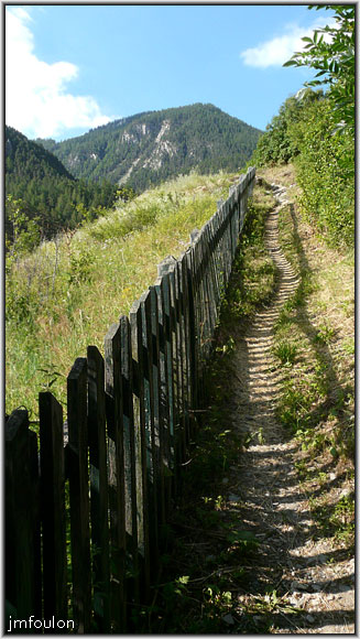 fort-queyras-13web.jpg - Nous allons empreinter ce chemin pour rejoindre le Nord de la forteresse ou se trouve l'entrée