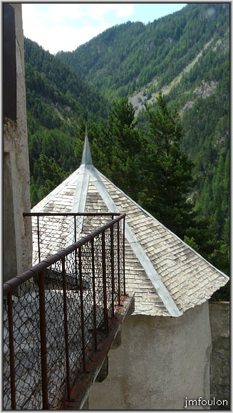 fort-queyras-185web.jpg - Fort Queyras - Le Donjon - Vue vers le Sud depuis une fenêtre