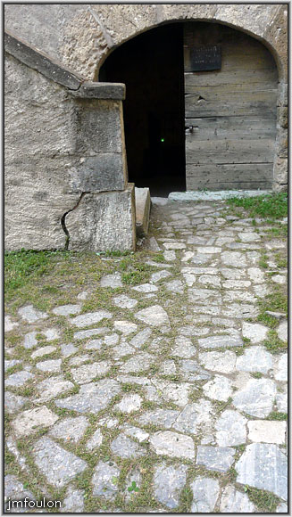 fort-queyras-75web.jpg - Fort Queyras - Nous allons maintanant entrer par cette porte dans la batterie casematée Sud que nous allons traverser