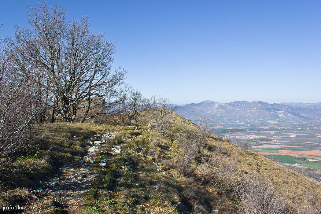 gache-017.jpg - Nous longeons la crête vers le sommet à l'Ouest