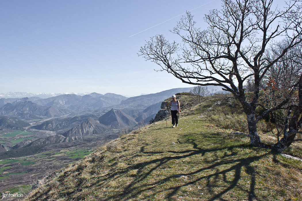 gache-018.jpg - Nous longeons la crête vers le sommet à l'Ouest