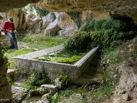 Plateau de Ganagobie  La Baume et son bassin. A gauche Pierre. Nous étions 4 photographes lors de cette balade. Pierre, Nadine sa compagne, Solange et moi-même